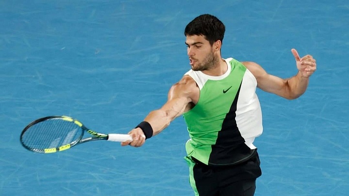 Алькарас рассказал об удивлении от агрессивной игры Медведева