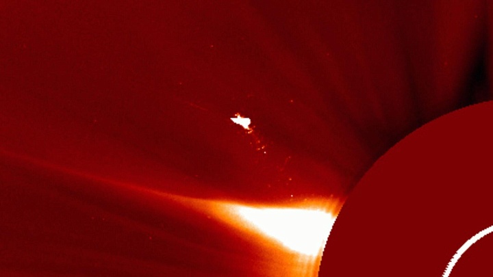 На снимке Солнца вновь появился загадочный объект